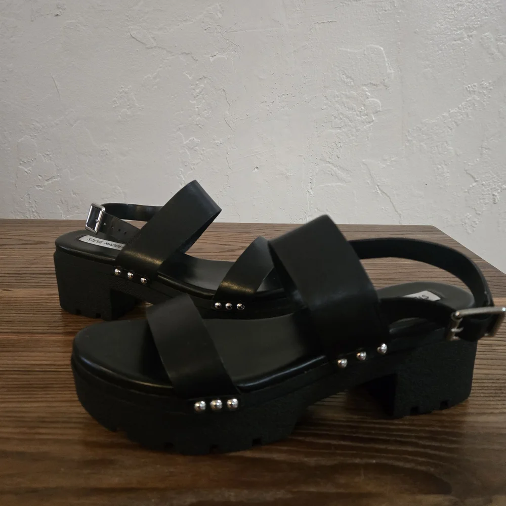 Steve Madden 9.5 Woman’s Black Clog - Picture 10 of 13